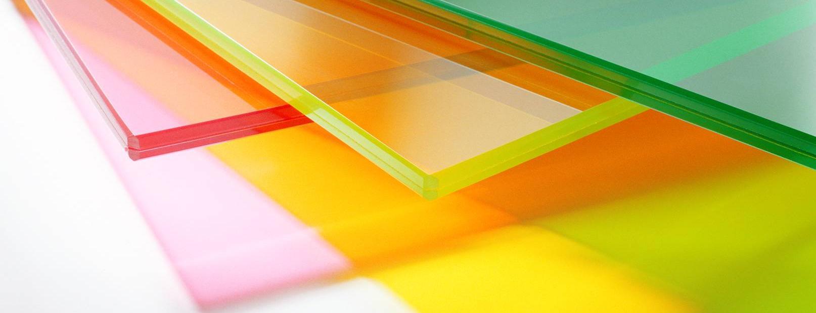 Farbiges VSG-Glas für Ihre Terrassenüberdachung